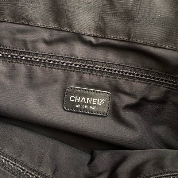 Chanel black NYC nylon tote - Picture 4 of 9